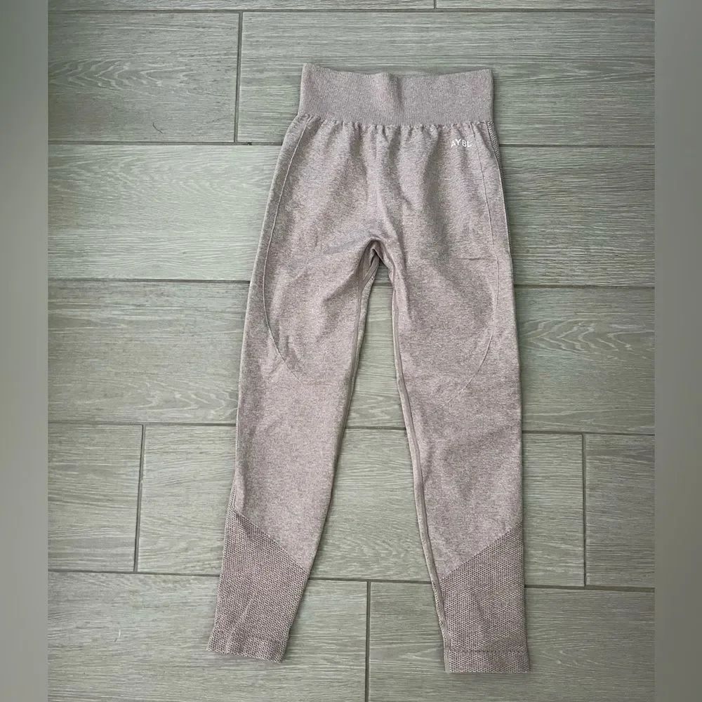 Aybl motion seamless leggings size M Heather tan